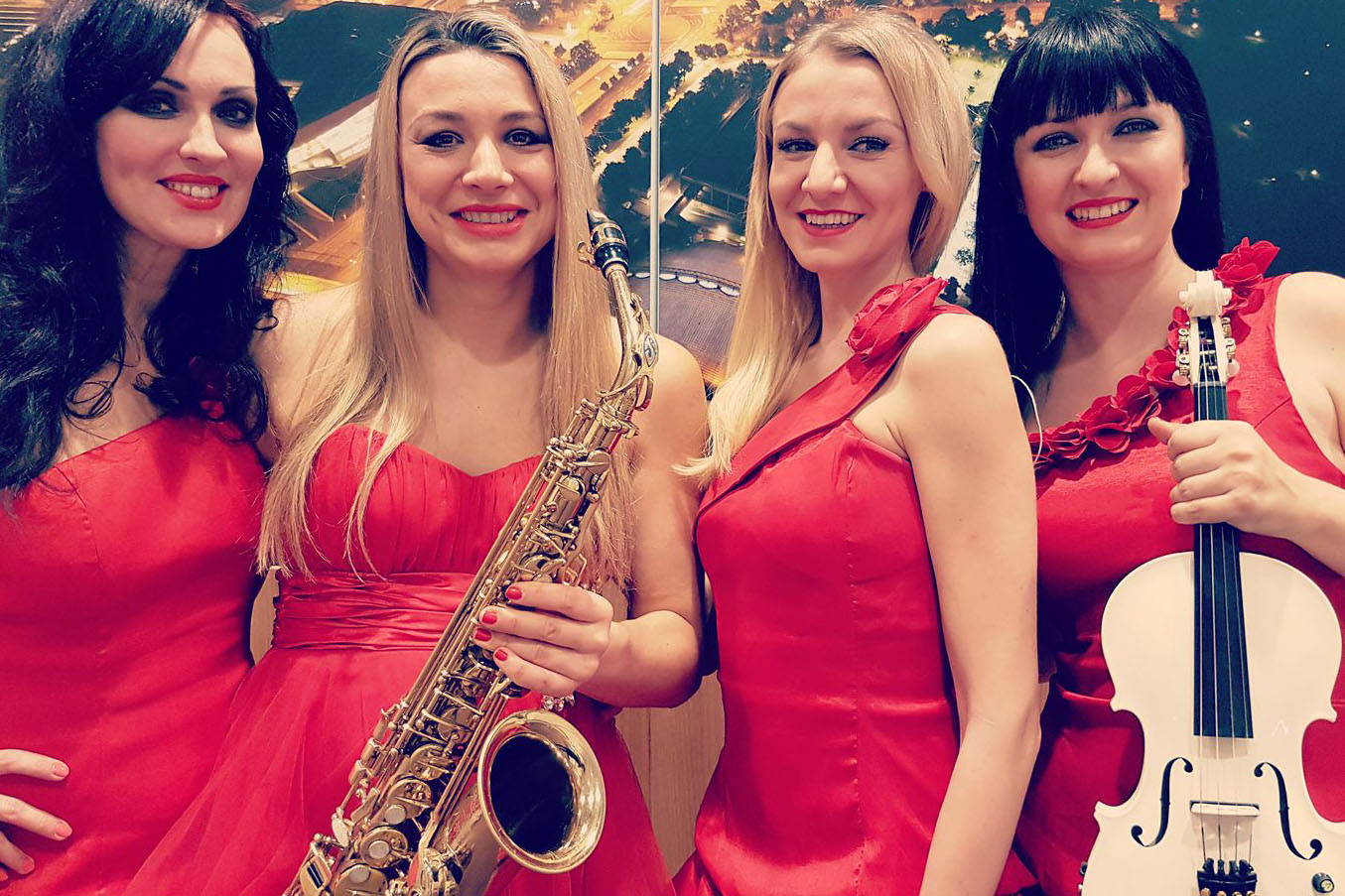 Bild: DAMENBAND  & WALK ACT