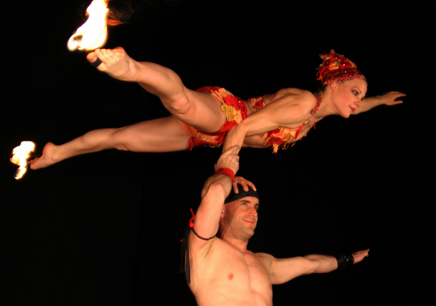 FEUERSHOW-HEBEAKROBATIK