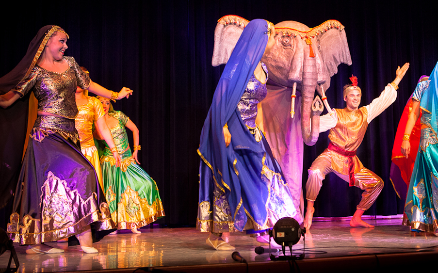 LÄNDERTYPISCHE SHOWTÄNZE